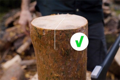 Rönk egyenes repedéssel és zöld pipával: a közepére vagy a repedésre célozz